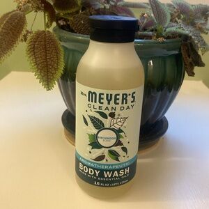 New Mrs. Meyers clean day birchwood scented body wash 16fl Oz (1pt) large size.